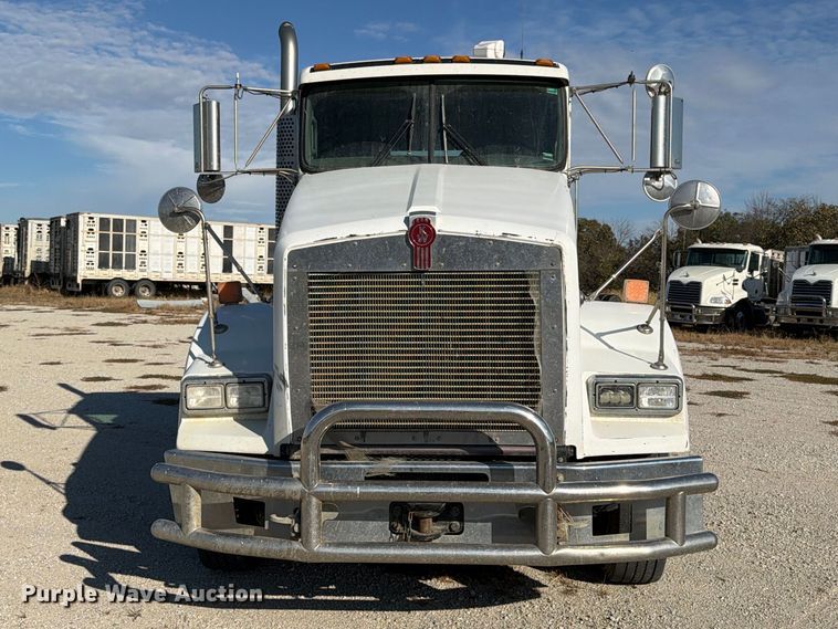 image for item EX1122 2020 Kenworth T800 semi truck