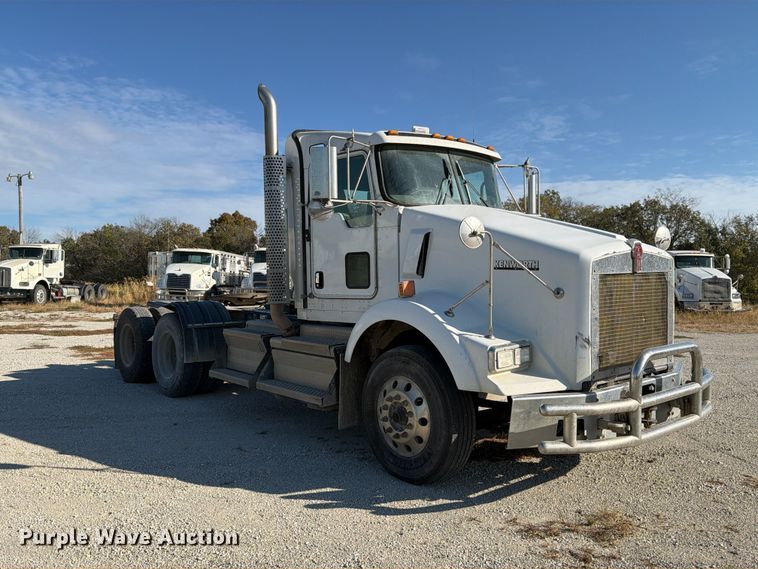 image for item EX1122 2020 Kenworth T800 semi truck