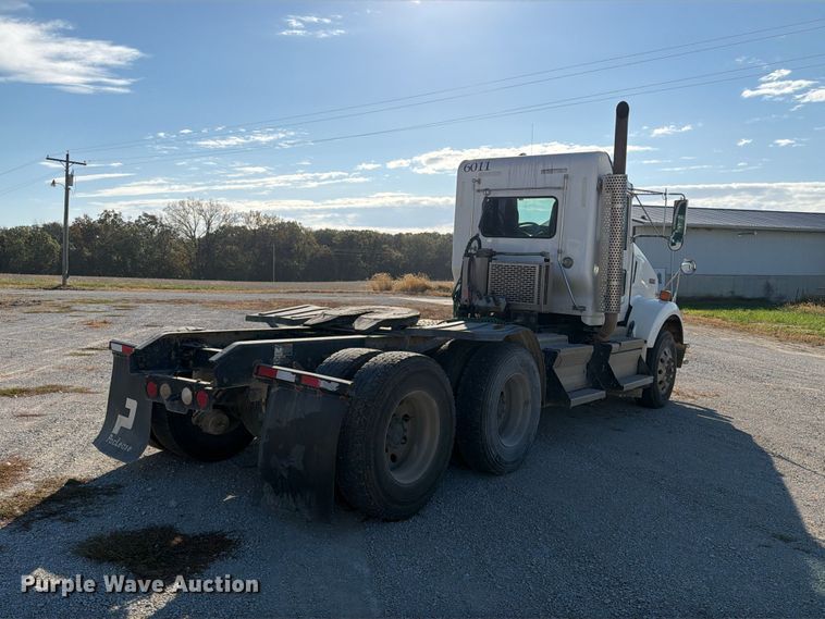 image for item EX1122 2020 Kenworth T800 semi truck