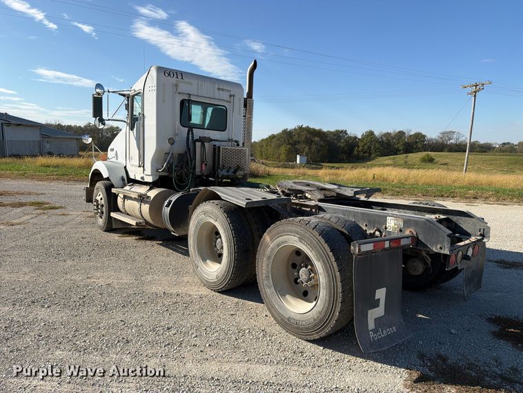 image for item EX1122 2020 Kenworth T800 semi truck