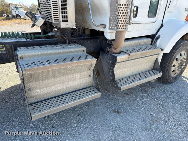 image for item EX1122 2020 Kenworth T800 semi truck