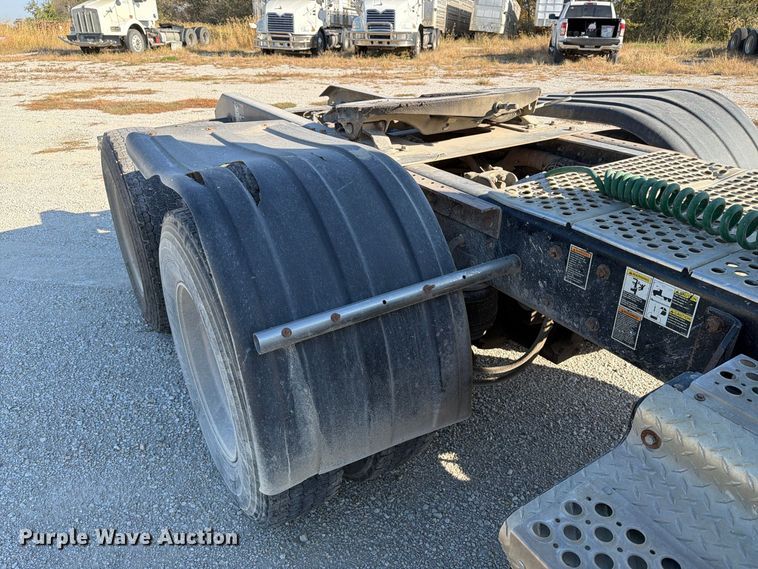 image for item EX1122 2020 Kenworth T800 semi truck