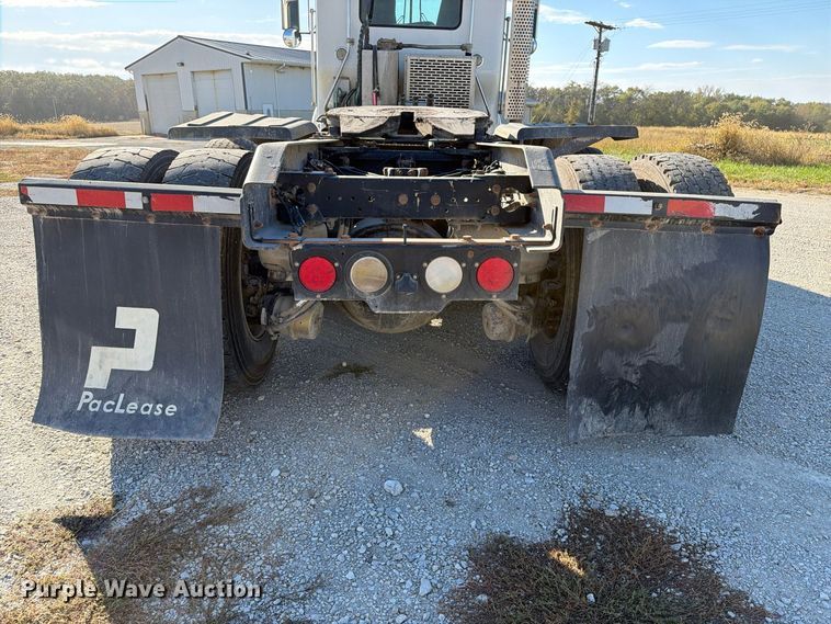 image for item EX1122 2020 Kenworth T800 semi truck
