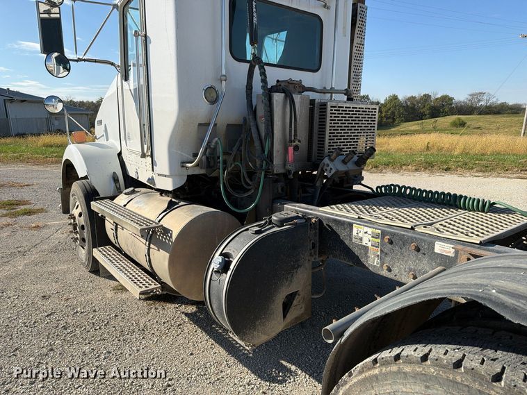 image for item EX1122 2020 Kenworth T800 semi truck