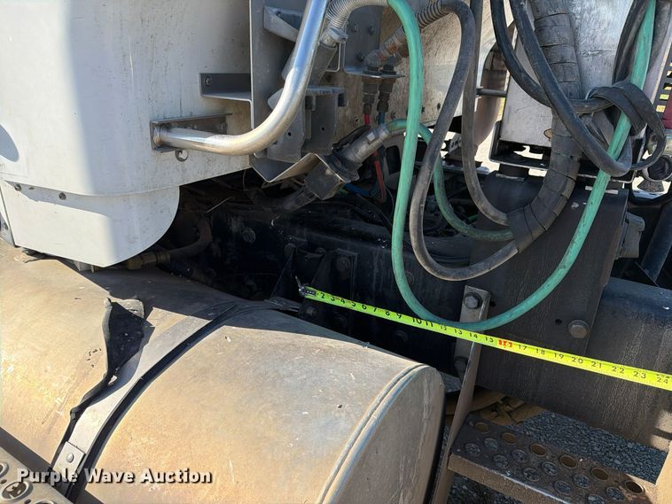 image for item EX1122 2020 Kenworth T800 semi truck