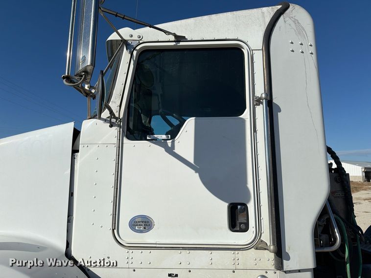 image for item EX1122 2020 Kenworth T800 semi truck