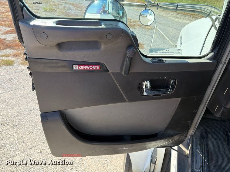 image for item EX1122 2020 Kenworth T800 semi truck