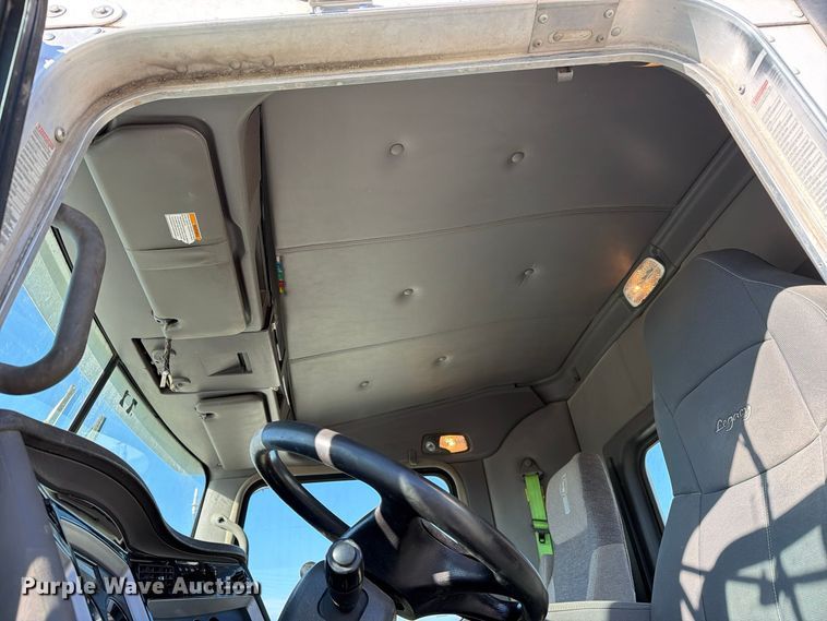 image for item EX1122 2020 Kenworth T800 semi truck