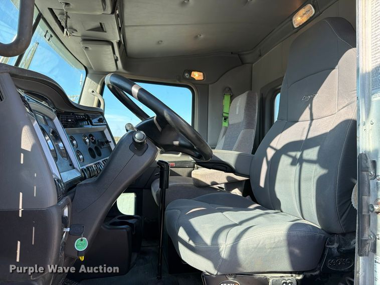 image for item EX1122 2020 Kenworth T800 semi truck