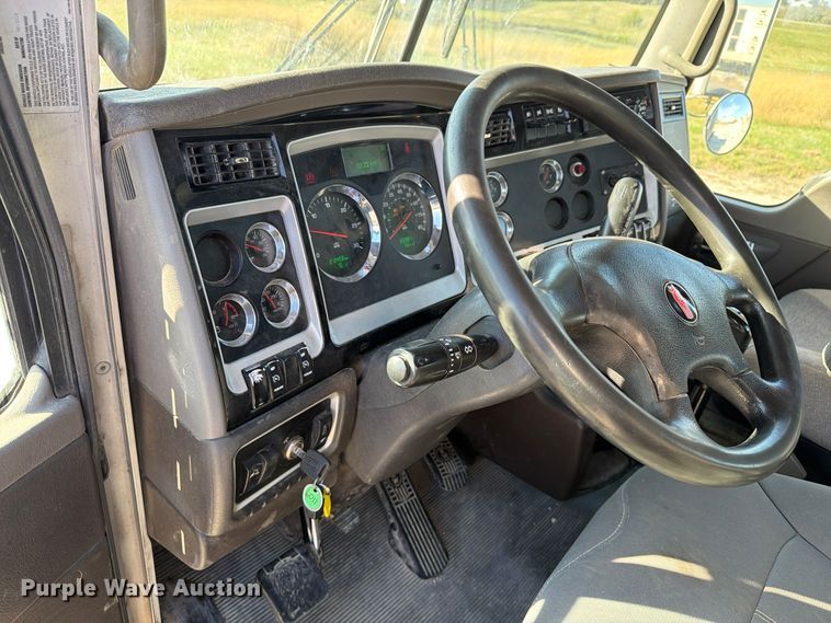 image for item EX1122 2020 Kenworth T800 semi truck