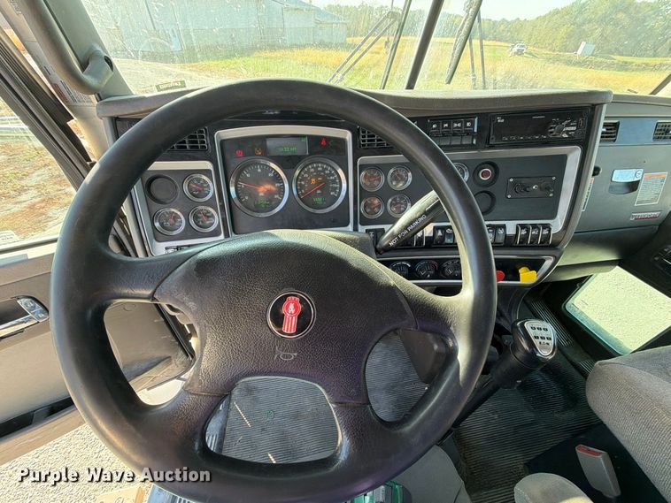 image for item EX1122 2020 Kenworth T800 semi truck