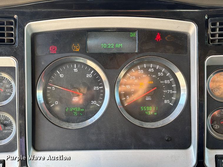image for item EX1122 2020 Kenworth T800 semi truck