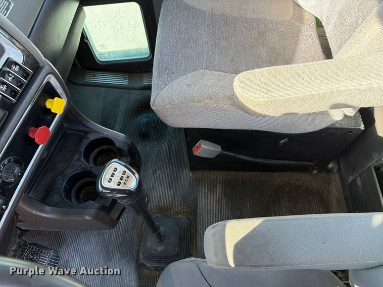 image for item EX1122 2020 Kenworth T800 semi truck