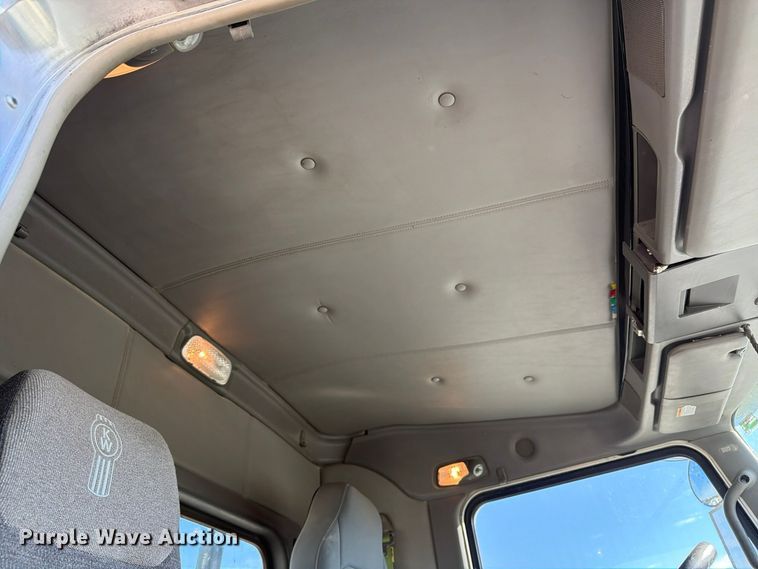 image for item EX1122 2020 Kenworth T800 semi truck