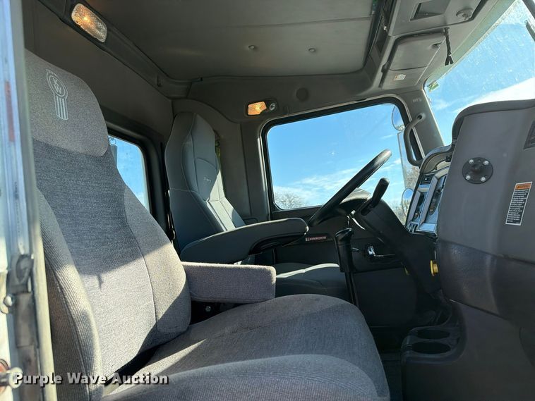 image for item EX1122 2020 Kenworth T800 semi truck