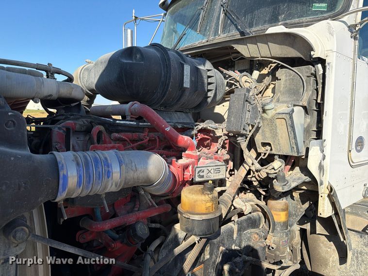 image for item EX1122 2020 Kenworth T800 semi truck