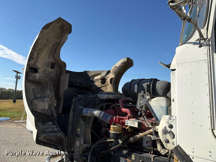 image for item EX1122 2020 Kenworth T800 semi truck