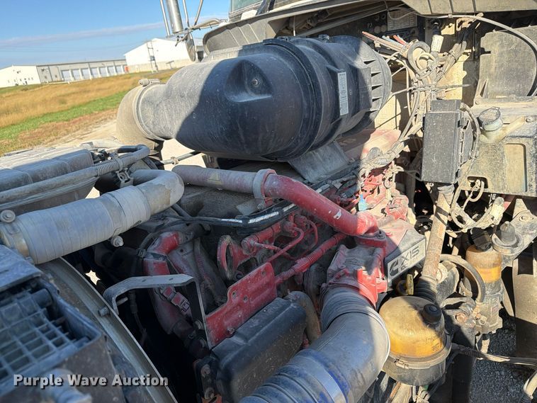 image for item EX1122 2020 Kenworth T800 semi truck