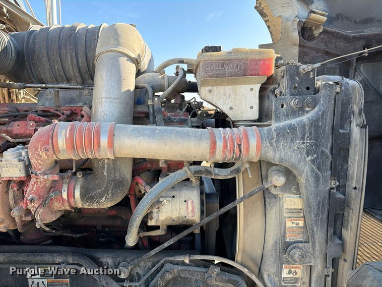 image for item EX1122 2020 Kenworth T800 semi truck
