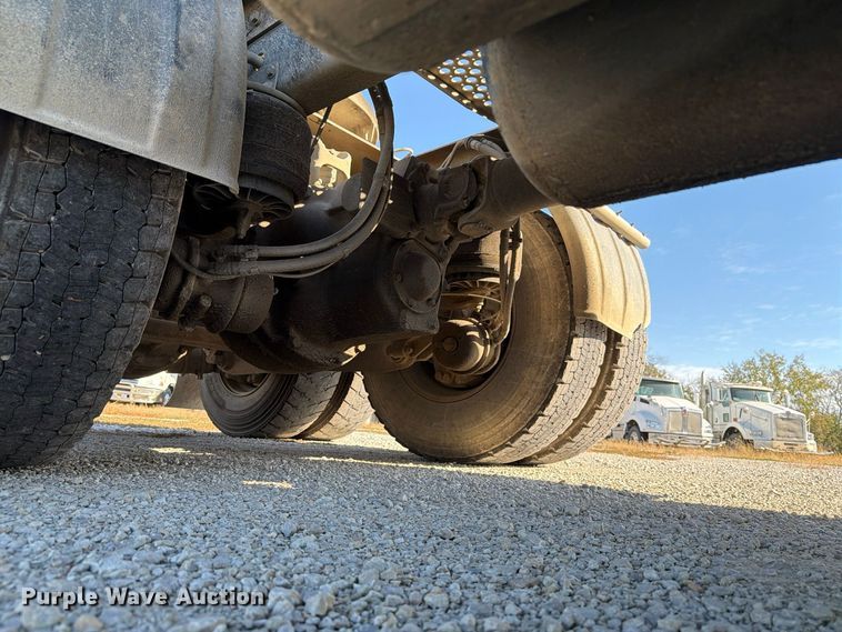 image for item EX1122 2020 Kenworth T800 semi truck
