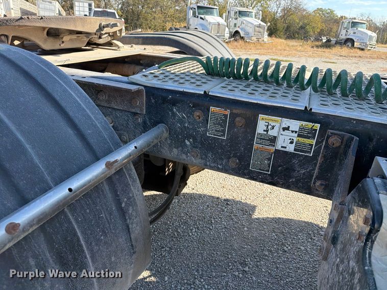 image for item EX1122 2020 Kenworth T800 semi truck