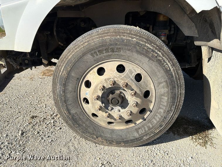 image for item EX1122 2020 Kenworth T800 semi truck