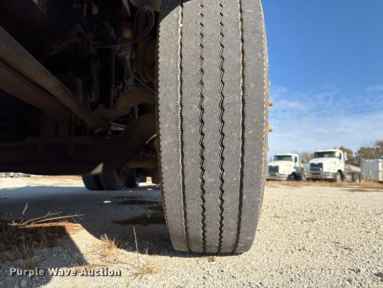 image for item EX1122 2020 Kenworth T800 semi truck