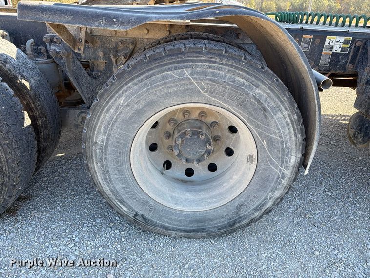 image for item EX1122 2020 Kenworth T800 semi truck