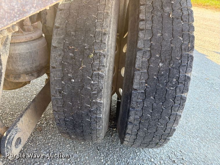 image for item EX1122 2020 Kenworth T800 semi truck