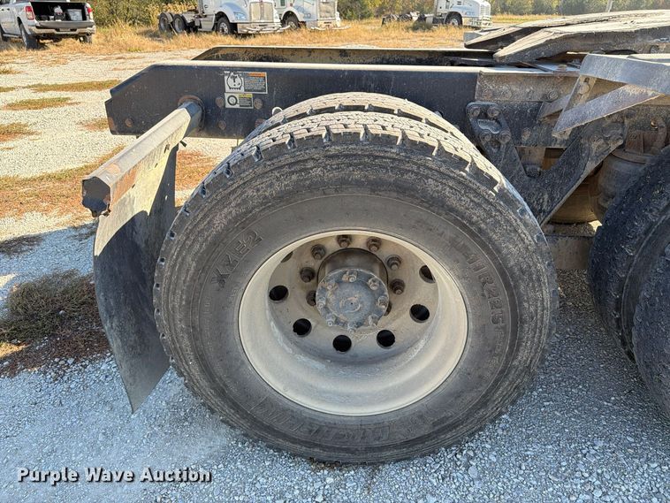 image for item EX1122 2020 Kenworth T800 semi truck