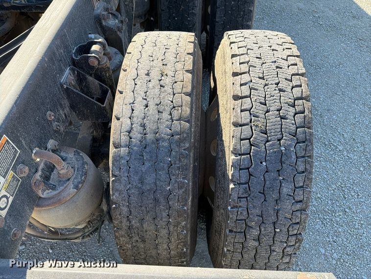 image for item EX1122 2020 Kenworth T800 semi truck