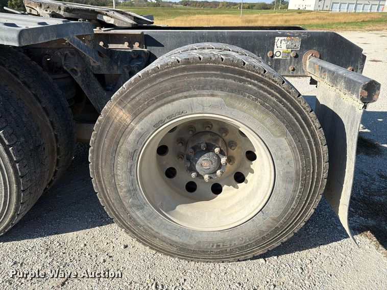 image for item EX1122 2020 Kenworth T800 semi truck