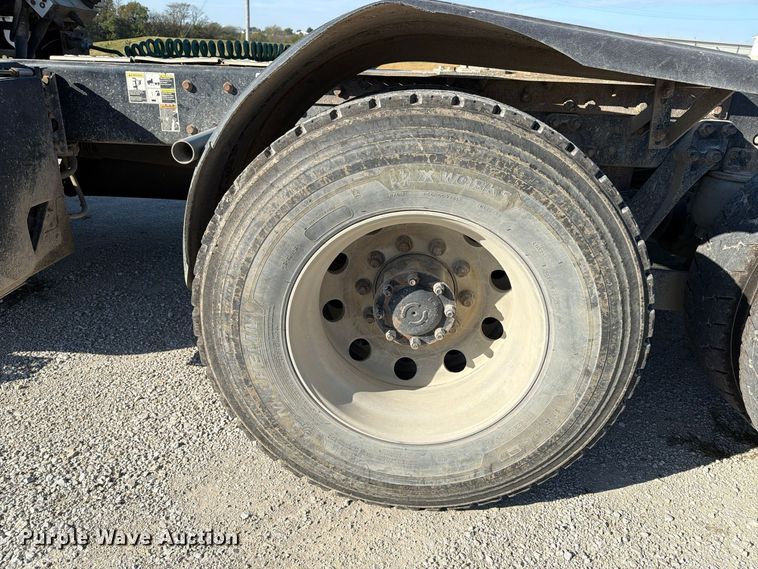 image for item EX1122 2020 Kenworth T800 semi truck