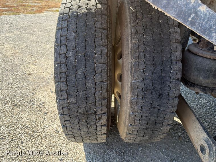 image for item EX1122 2020 Kenworth T800 semi truck
