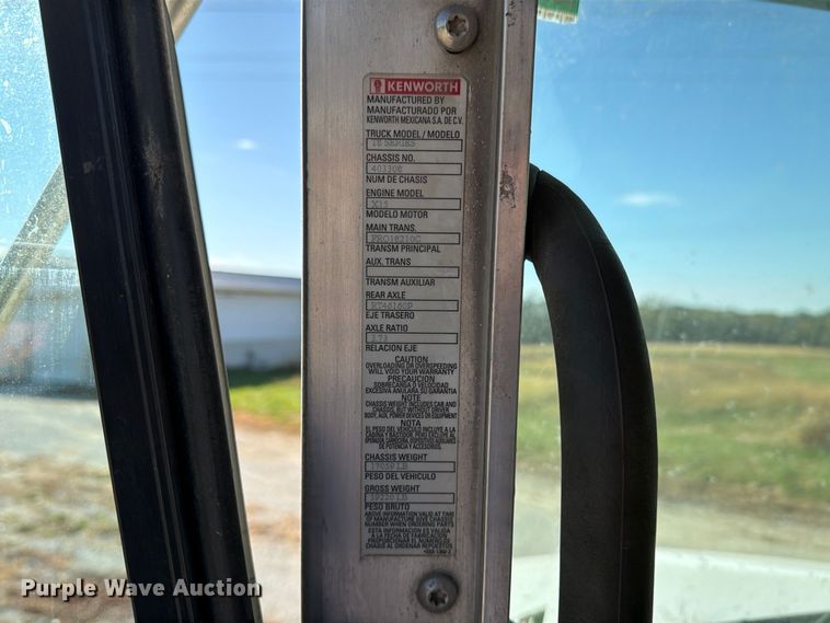 image for item EX1122 2020 Kenworth T800 semi truck