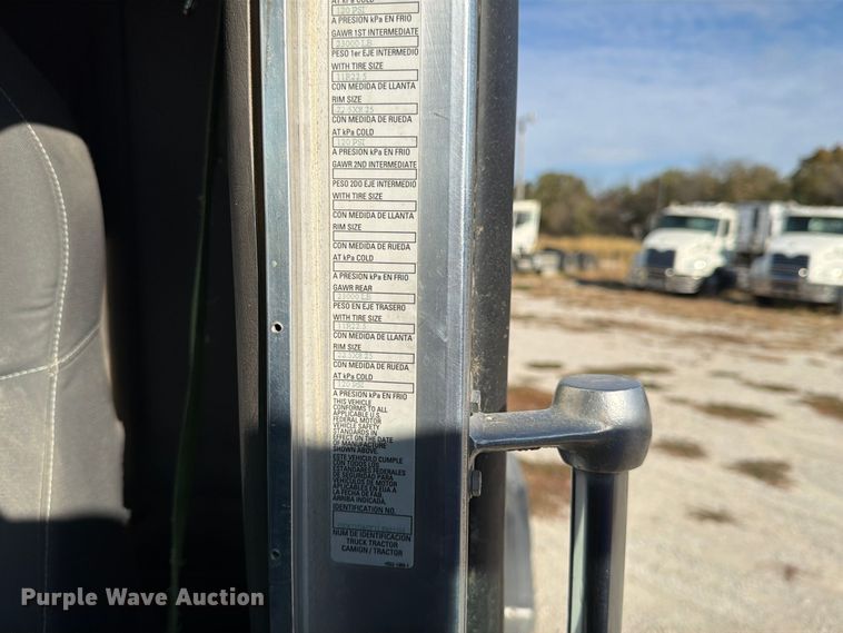 image for item EX1122 2020 Kenworth T800 semi truck