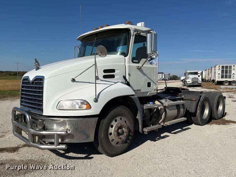 image for item EX1123 2016 Mack CXU613 semi truck