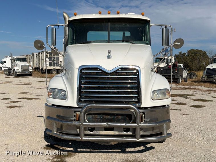 image for item EX1123 2016 Mack CXU613 semi truck