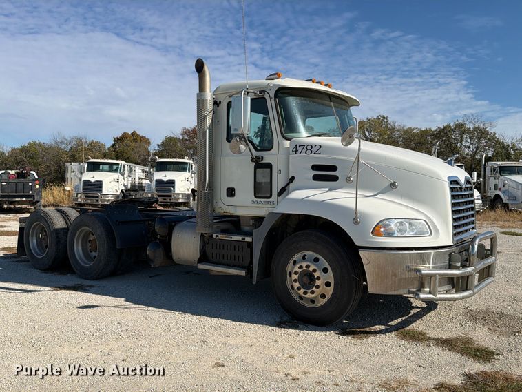 image for item EX1123 2016 Mack CXU613 semi truck