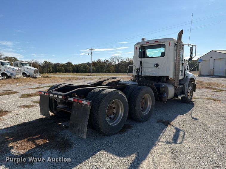 image for item EX1123 2016 Mack CXU613 semi truck