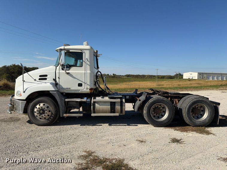 image for item EX1123 2016 Mack CXU613 semi truck
