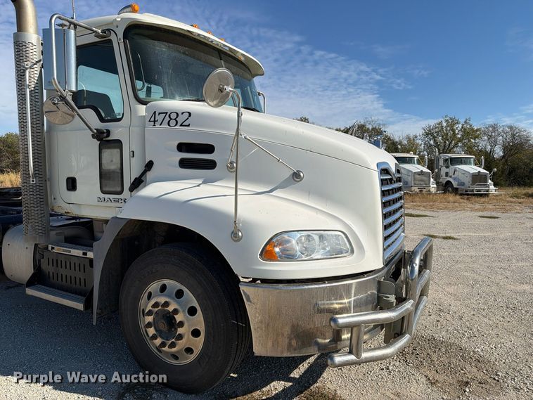 image for item EX1123 2016 Mack CXU613 semi truck