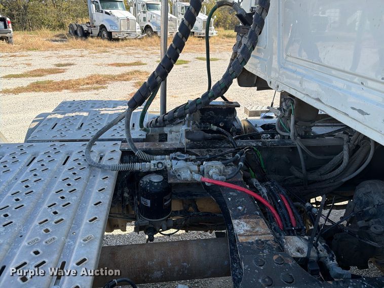 image for item EX1123 2016 Mack CXU613 semi truck