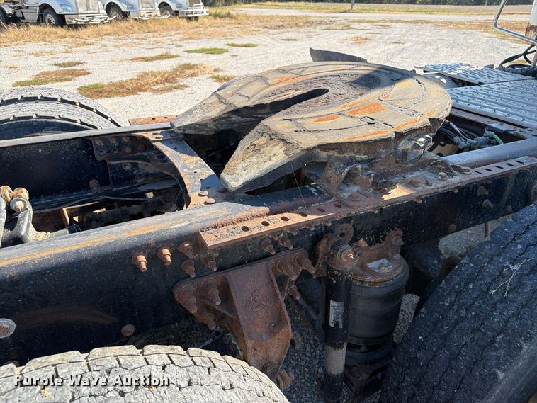 image for item EX1123 2016 Mack CXU613 semi truck