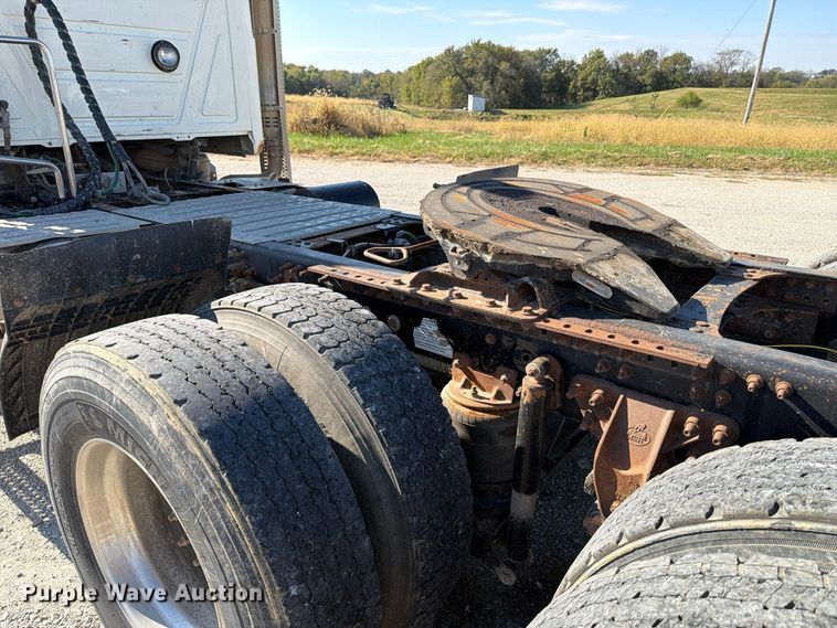 image for item EX1123 2016 Mack CXU613 semi truck