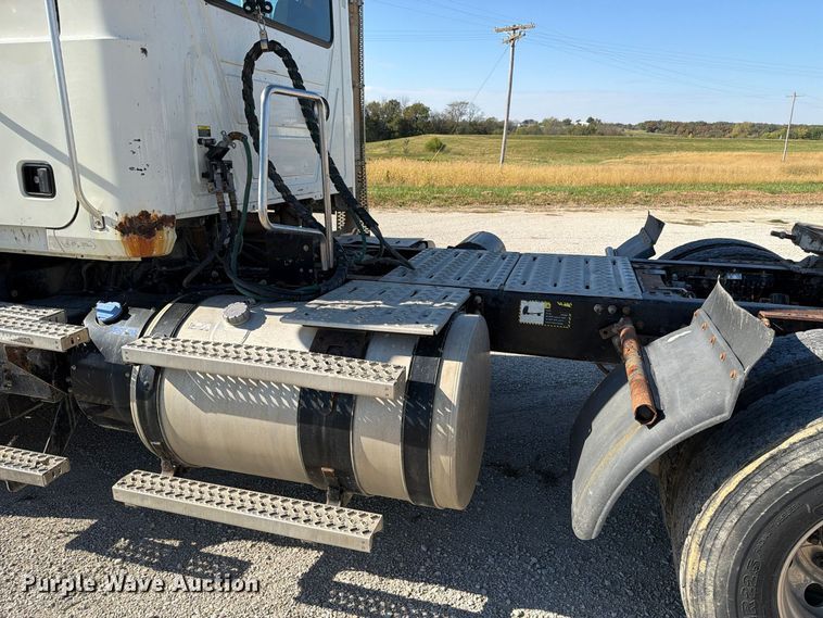 image for item EX1123 2016 Mack CXU613 semi truck