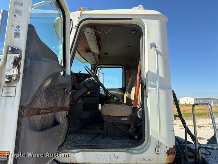 image for item EX1123 2016 Mack CXU613 semi truck