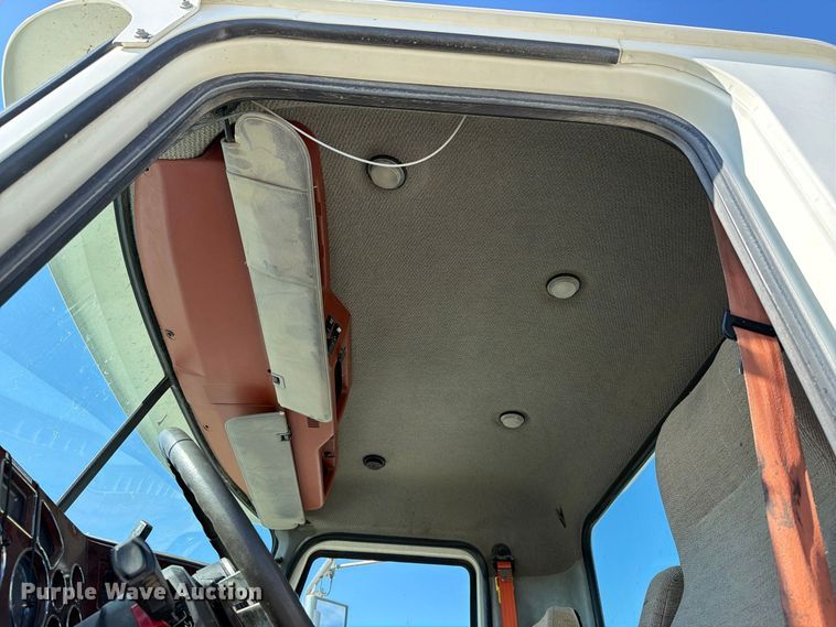 image for item EX1123 2016 Mack CXU613 semi truck