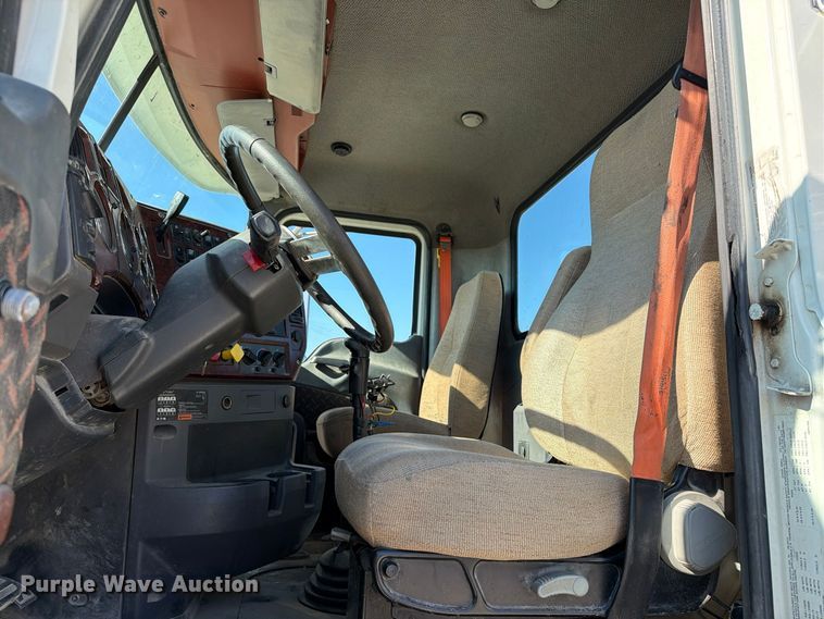 image for item EX1123 2016 Mack CXU613 semi truck