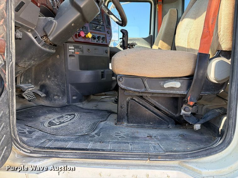 image for item EX1123 2016 Mack CXU613 semi truck